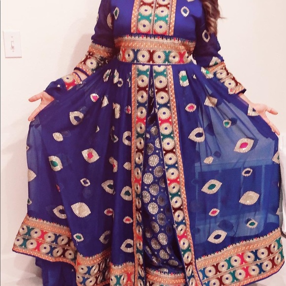 Dress - Picture 6 of 8